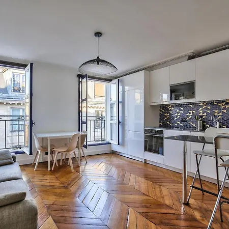 Апартаменты Stylish Little Flat In The Center Of *