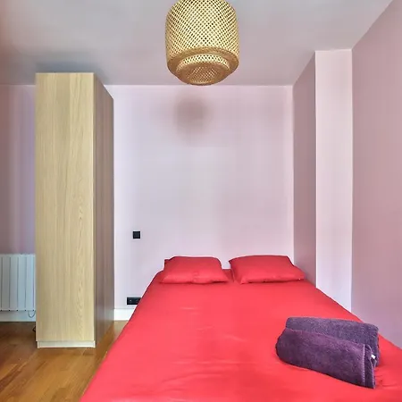 Stylish Little Flat In The Center Of Париж