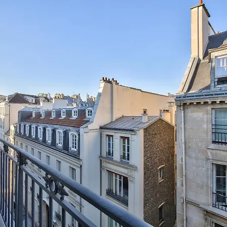 Апартаменты Stylish Little Flat In The Center Of *