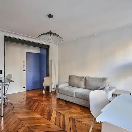 Апартаменты Stylish Little Flat In The Center Of *