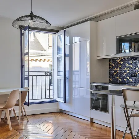 Stylish Little Flat In The Center Of * Париж