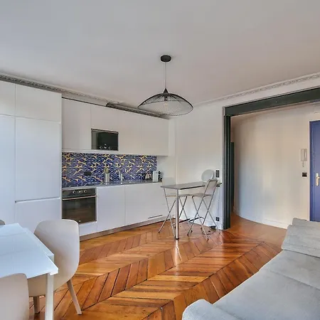 Stylish Little Flat In The Center Of *