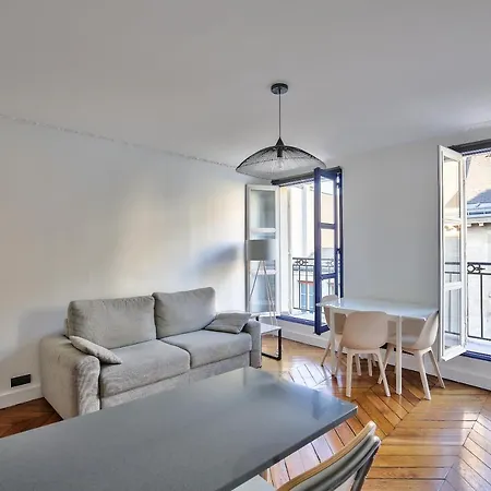 Stylish Little Flat In The Center Of
