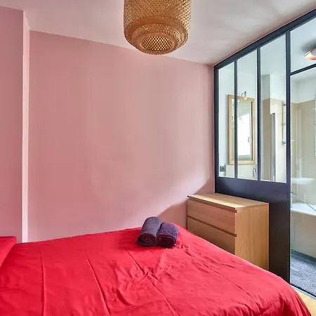 Апартаменты Stylish Little Flat In The Center Of Париж